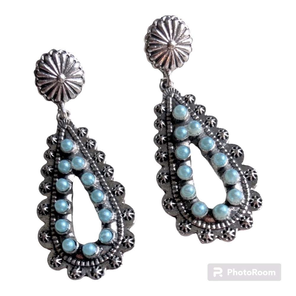 Boho Vintage Style Waterdrop Dangle
Pierced Earrings Silver and Blue New - Picture 1 of 11